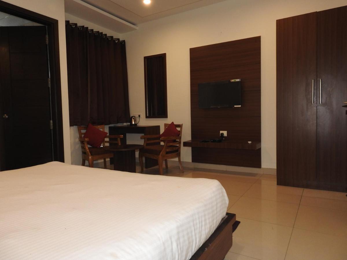Hotel Aakash Residency Dehradun Eksteriør billede