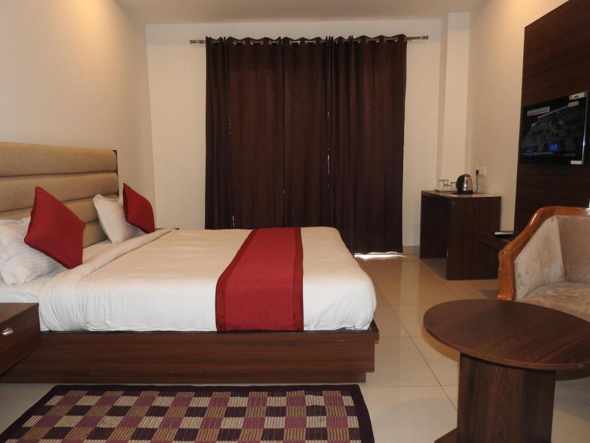 Hotel Aakash Residency Dehradun Eksteriør billede