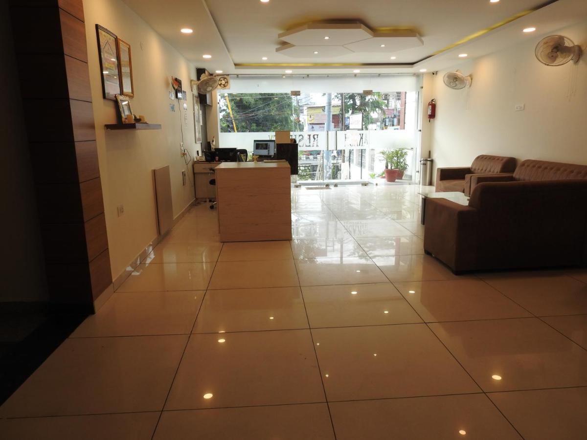 Hotel Aakash Residency Dehradun Eksteriør billede