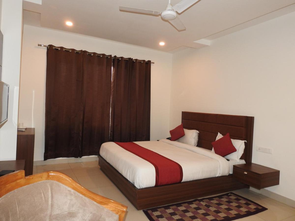 Hotel Aakash Residency Dehradun Eksteriør billede