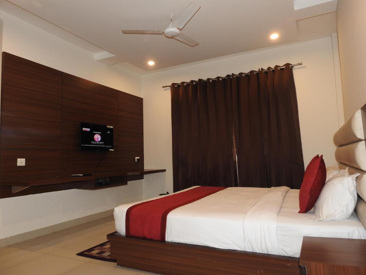 Hotel Aakash Residency Dehradun Eksteriør billede