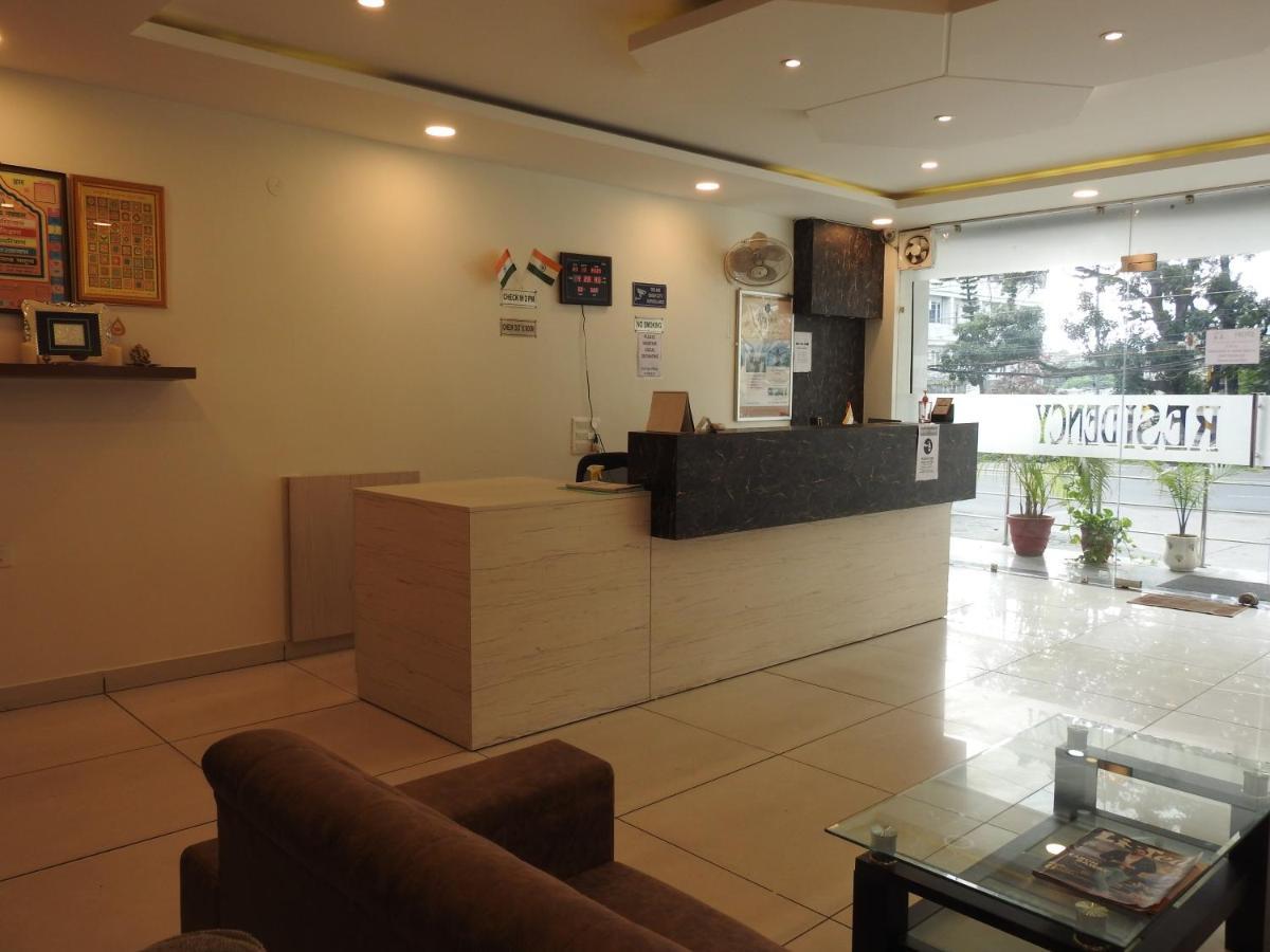 Hotel Aakash Residency Dehradun Eksteriør billede