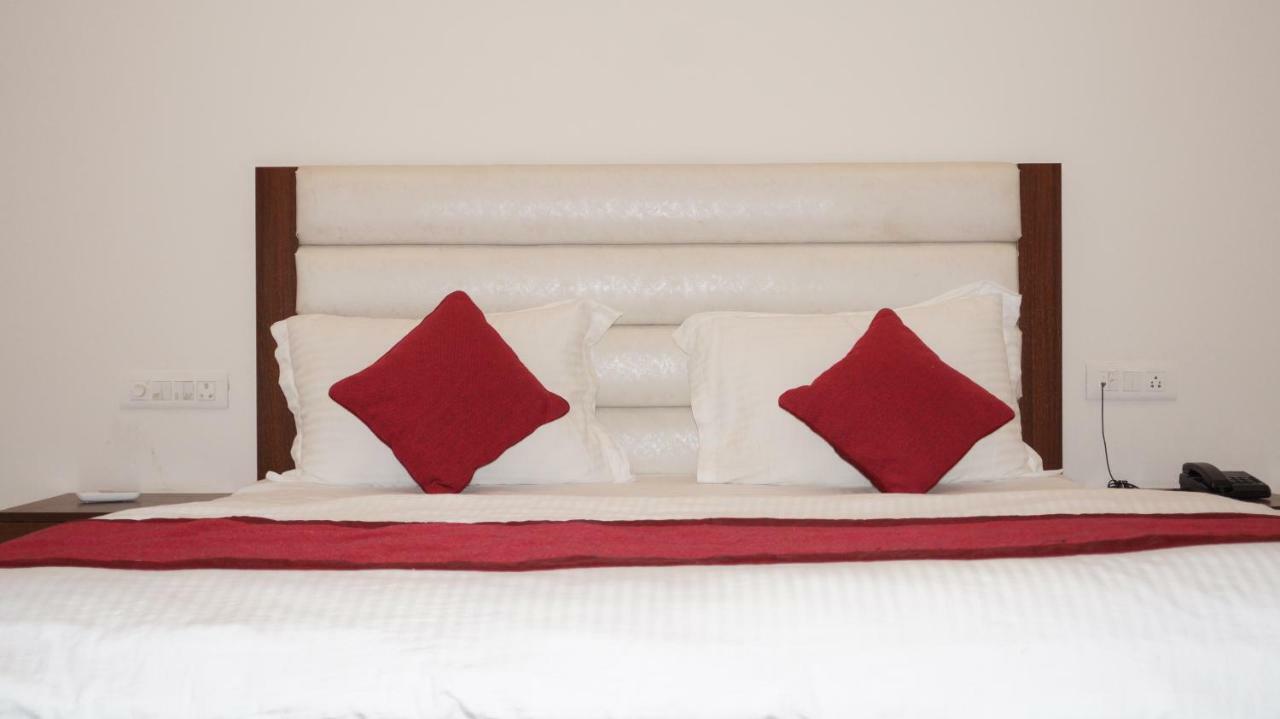 Hotel Aakash Residency Dehradun Eksteriør billede