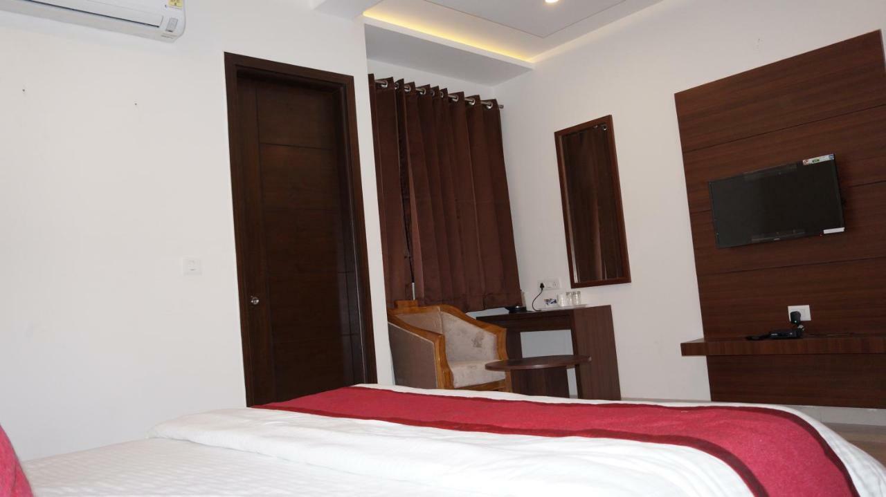 Hotel Aakash Residency Dehradun Eksteriør billede