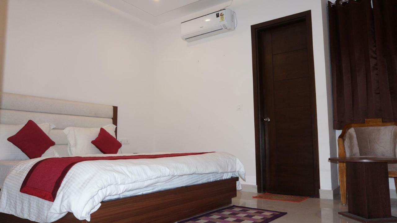 Hotel Aakash Residency Dehradun Eksteriør billede