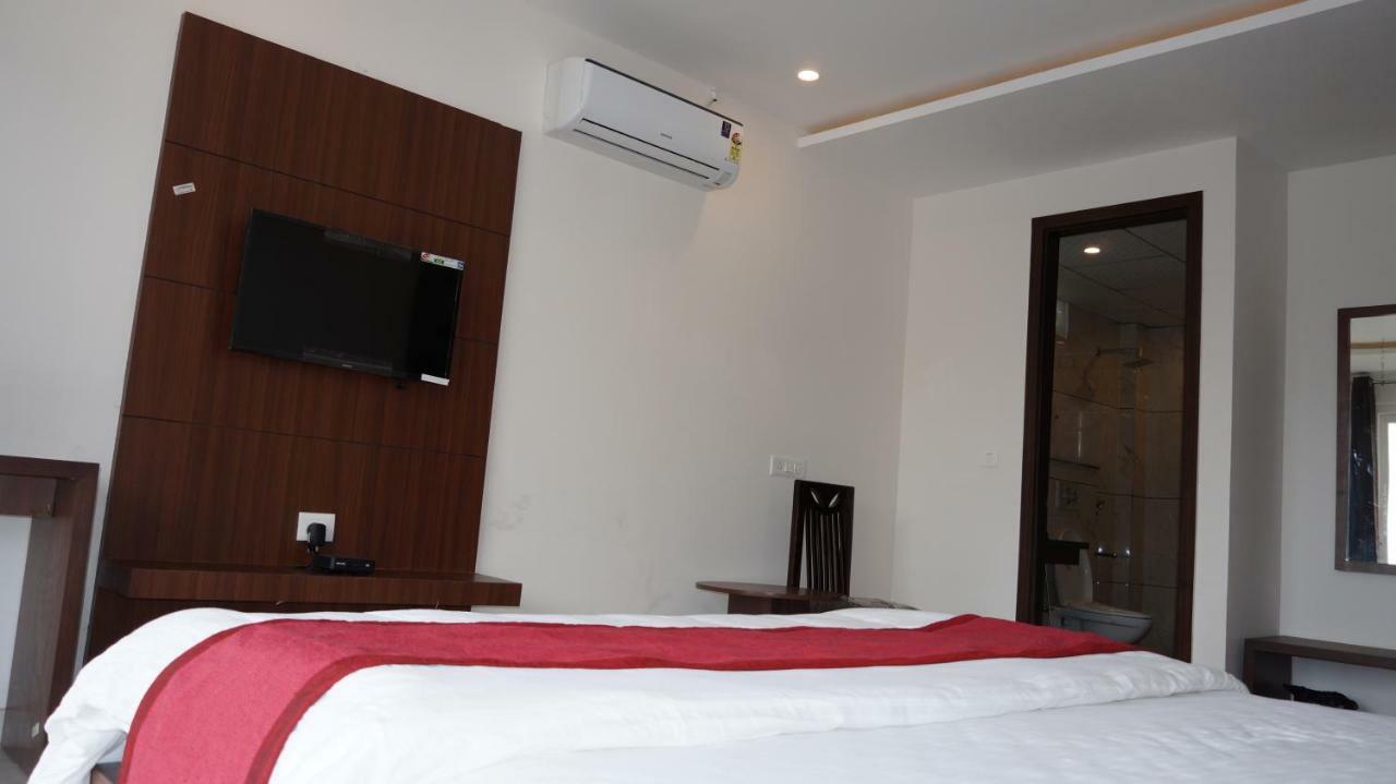 Hotel Aakash Residency Dehradun Eksteriør billede