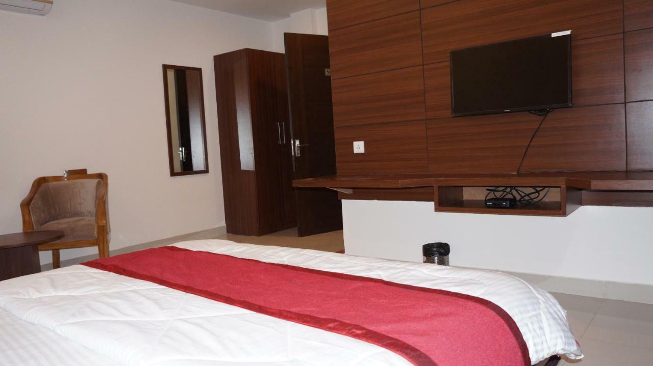 Hotel Aakash Residency Dehradun Eksteriør billede